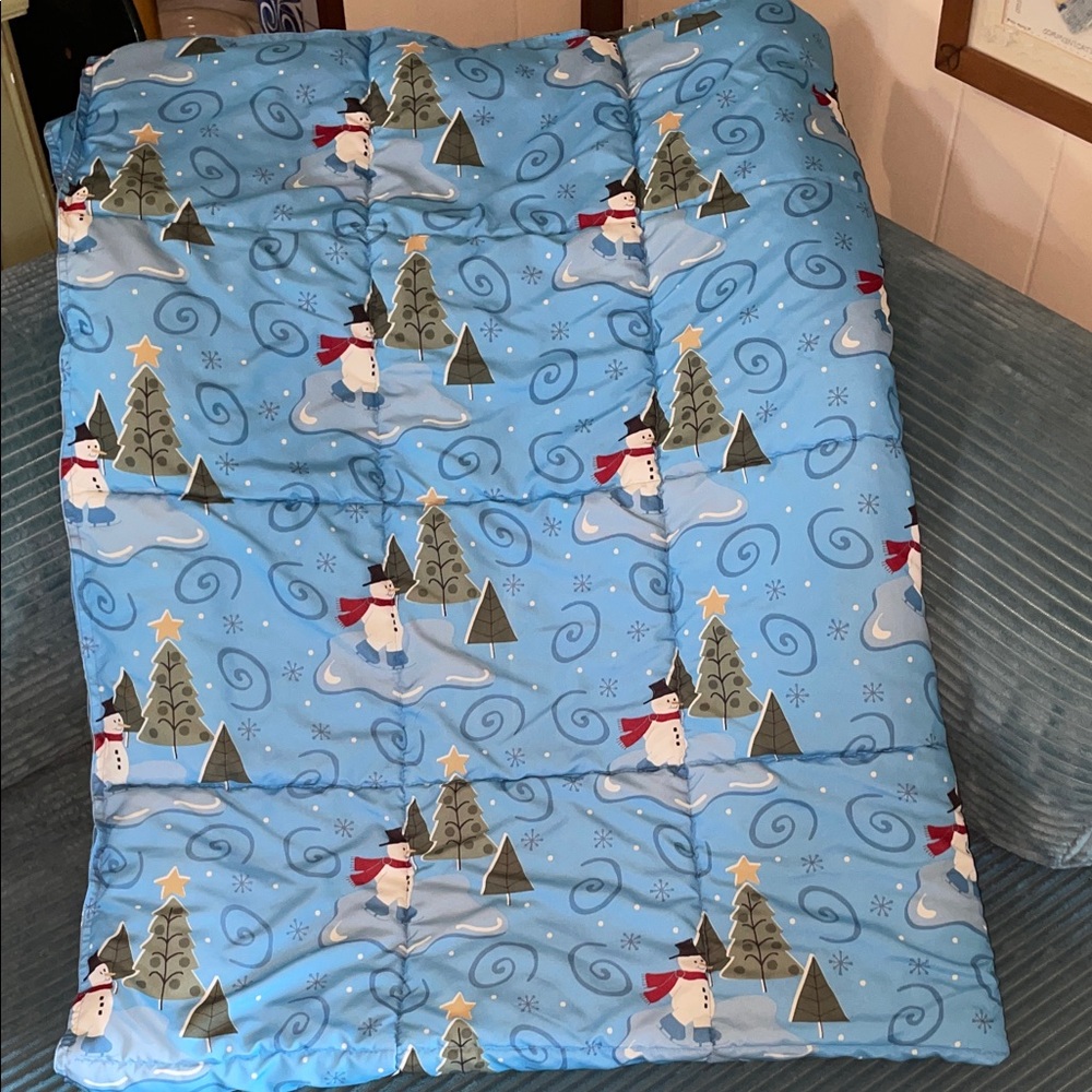 Field Gear 50” x 68” quilted throw blanket with ice skating snowman